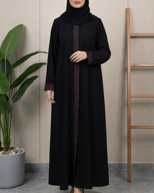 عباية فخمة للمناسبات من كريب السيراميك بقصة كلوش واسعة وتدخيلة جوبير تعزز الرقي والبساطة